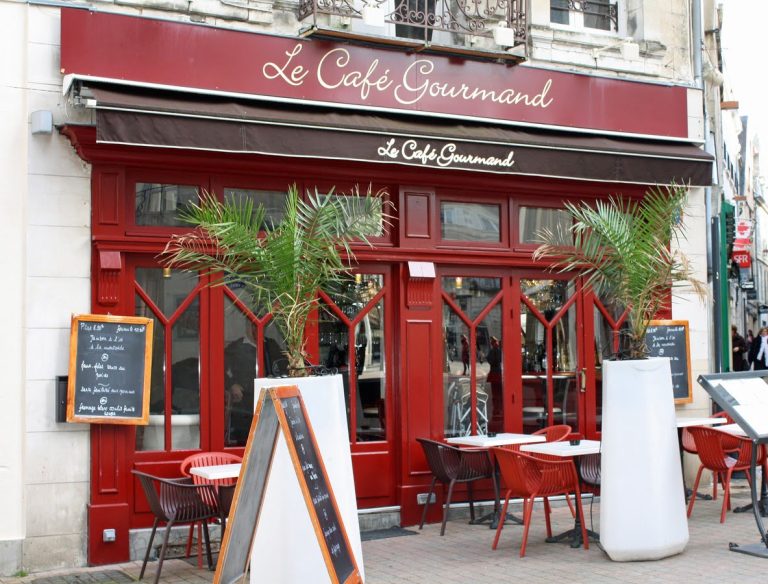 Budgeting Basics for Beginners 7 cafe restaurant bar france red menu 1242012 pxhere.com