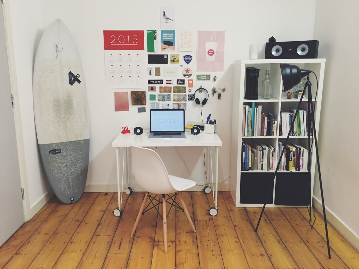 desk floor home cottage property furniture 533740